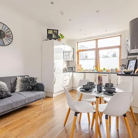 Luxury Apartment Near Canning Town- Free Parking London Exterior photo