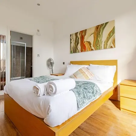 Luxury Apartment Near Canning Town- Free Parking London Exterior photo