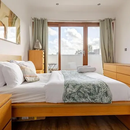 Luxury Apartment Near Canning Town- Free Parking London Exterior photo