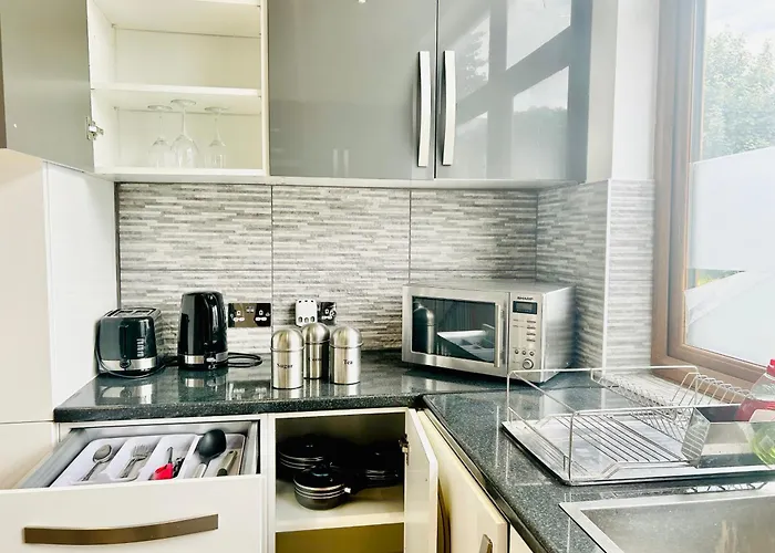 Luxury Apartment Near Canning Town- Free Parking